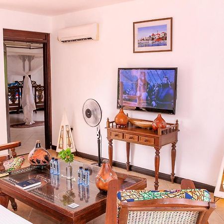 Kahama Hotel Mombasa Бамбури Экстерьер фото