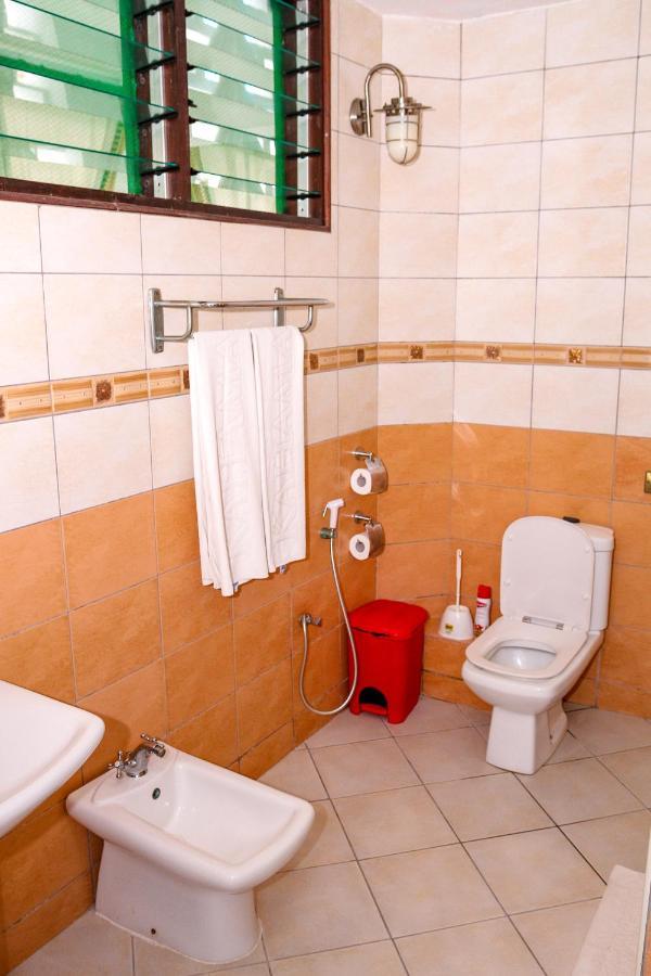 Kahama Hotel Mombasa Бамбури Экстерьер фото