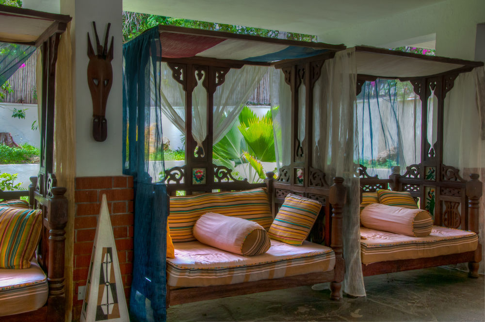 Kahama Hotel Mombasa Бамбури Экстерьер фото