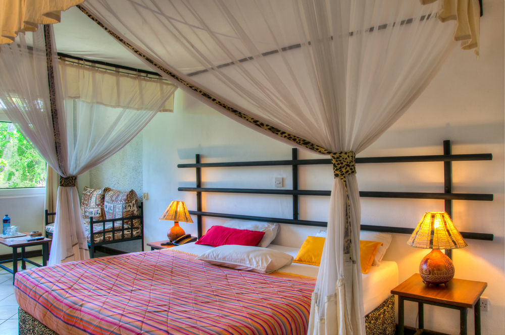 Kahama Hotel Mombasa Бамбури Экстерьер фото